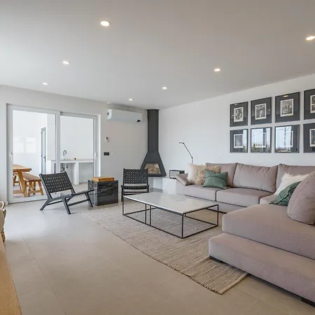 Casa Evangeline, Luxury With Ocean View ロウリニャン